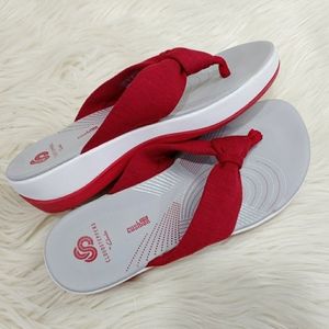 Clarks sz 7 sandal flip flop